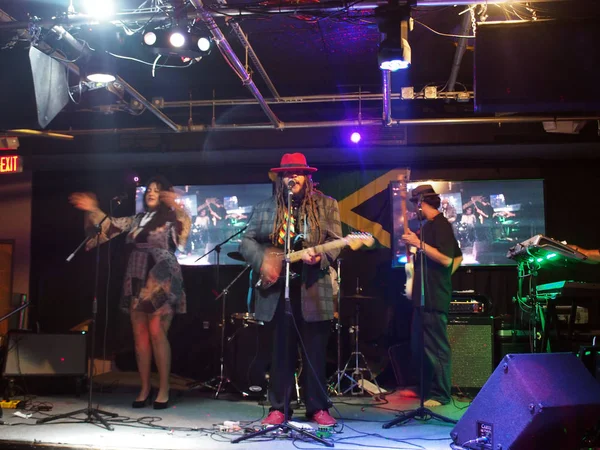 Guidance Band Jams на сцене в кафе BODA — стоковое фото