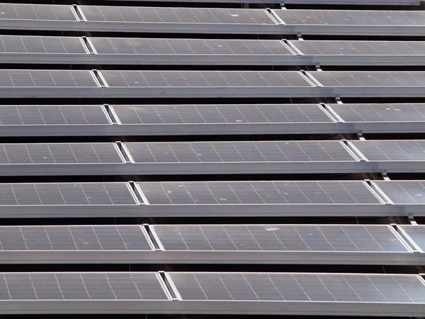 De bovenste zonnepaneel plat-dak — Stockfoto