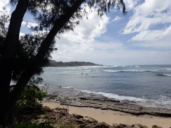 Beach at Turtle Bay and people in the water — Stock Photo, Image