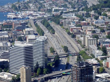 Şehrin havadan görünümü Seattle binalar, Birliği Gölü ve I-5 Hi