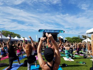 Yogi dişlemek ve veda içinde hareket: blissed ve mübarek yoga sınıfı