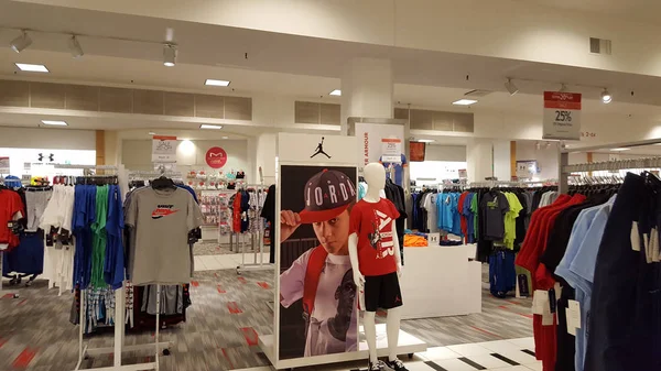 Sekcje wewnątrz Boy sklepu Macy's mieści się w budynku — Zdjęcie stockowe