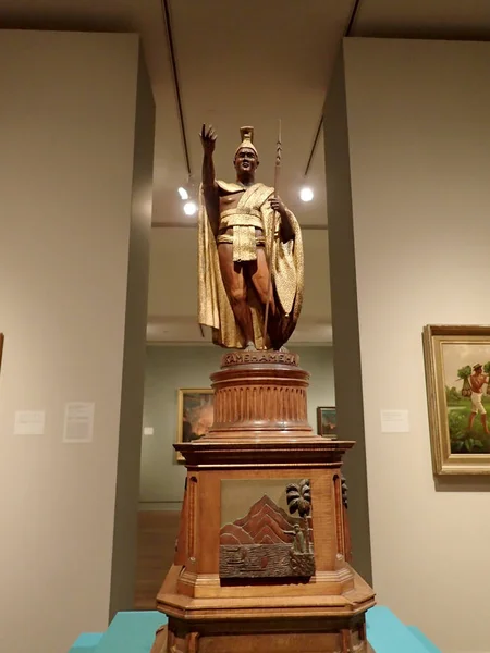 檀香山美术馆的卡美哈美哈国王雕像 — 图库照片