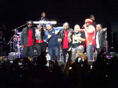 Fiji, J-Boog ve Morgan Heritage geceleri sahnede şarkı söylüyor