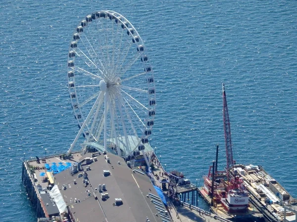 Vista aérea de la noria al final del muelle —  Fotos de Stock