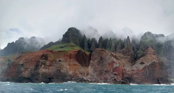 Krásné Na Pali Coast jak je vidět z pobřeží — Stock fotografie