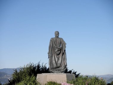 San Francisco - Kasım 23, 2009: Pioneer Park Kristof Kolomb heykeli. Kristof Kolomb'un bronz heykeli 1957'de parka yerleştirildi ve şehrin İtalyan-Amerikan toplumu tarafından bağışlandı.. 