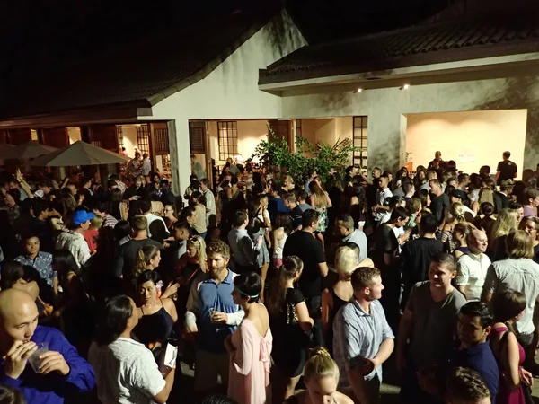 Honolulu Agosto 2015 Pessoas Conversando Bebendo Evento Art Dark Museu — Fotografia de Stock