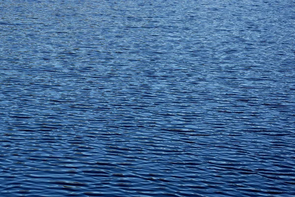 Nyanser av turkos blå Ocean vatten ripples off Windward co — Stockfoto