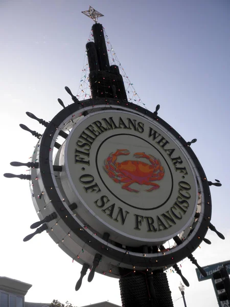 Ikoniska Fishermans Wharf i San Francisco med julbelysning — Stockfoto