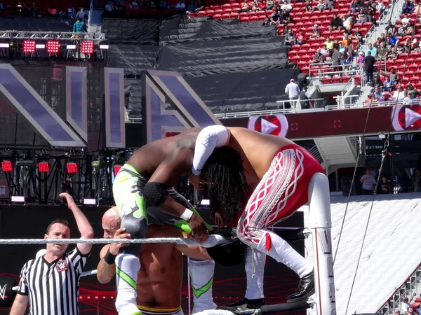 WWE worstelaars, Cesaro, los matadores en Kofi Kingston setup fo — Stockfoto