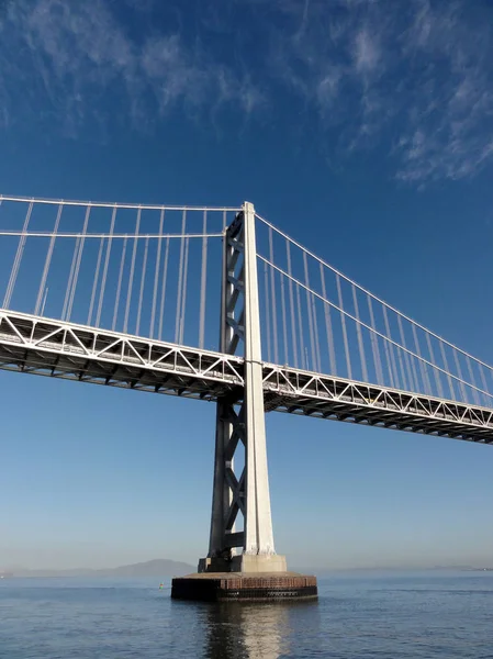 Tower of Bay Bridge na stronie San Francisco — Zdjęcie stockowe