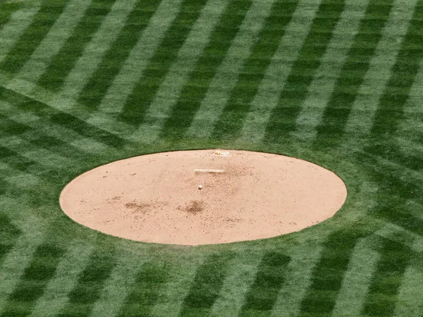 Baseball mound sits empty — Stock Photo, Image