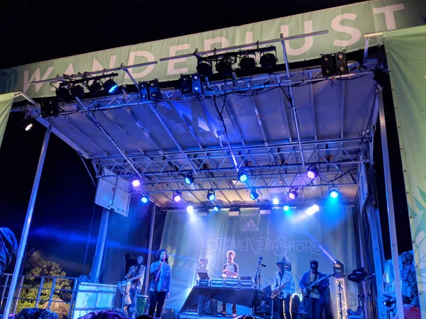 DJ Drez and Good Crush performs on stage during a evening concer — Stock Photo, Image