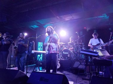 Mike aşk grup kapalı müzik çalar