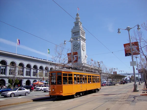 Orange historiska streetcar F-Line Muni tågets — Stockfoto