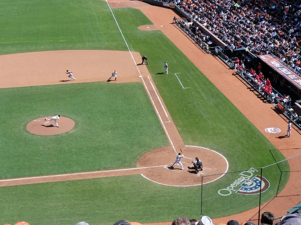 Giants Pitcher throws ball towards cardinals batter — Stock Photo, Image