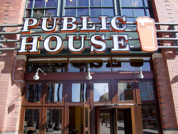 Public House entrance — Stock Photo, Image