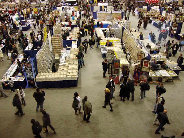 Sobrecarga de cabinas y asistentes en el WonderCon — Foto de Stock