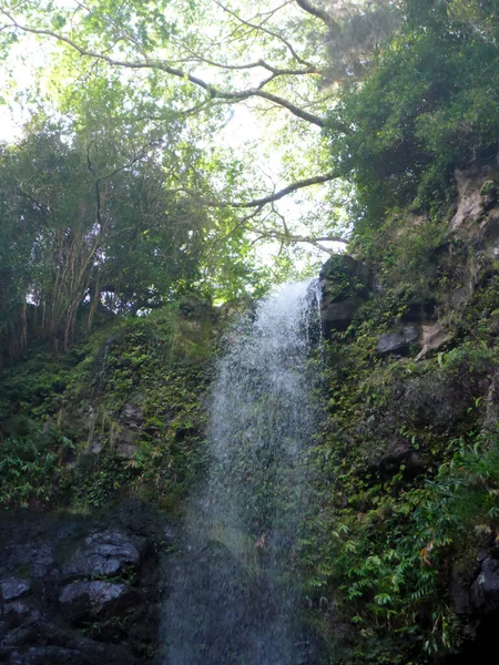 Wasserfall in der Hooleipalaoa-Schlucht — Stockfoto