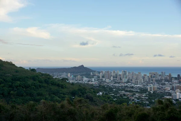 Bergblick auf die Stadt Honolulu von Diamantkopf bis Manua — Stockfoto