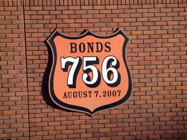 Emblem commemorating the 756 homerun of Barry Bonds — Stock Photo, Image