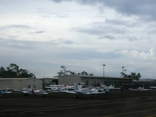 Vliegtuigen op Kona International Airport — Stockfoto