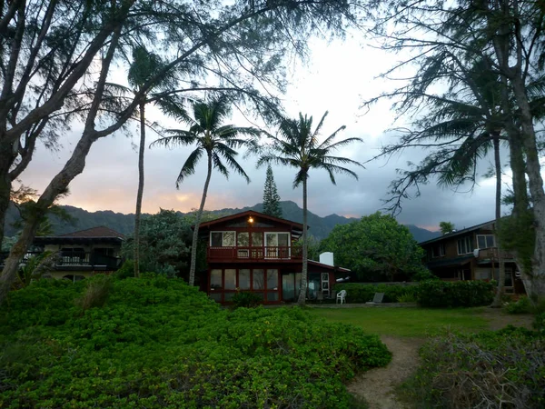 Red Beach House en Waimanalo en un hermoso día — Foto de Stock