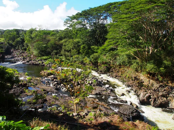 Wailuku River runs towards Boiling Pots — Stock Photo, Image