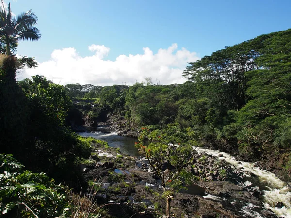 Fiume Wailuku corre verso pentole bollenti — Foto Stock