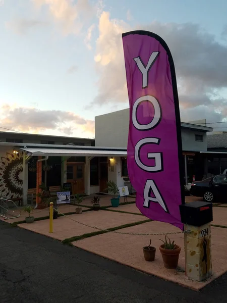 Hikina Yoga Studio και σημαία γιόγκα — Φωτογραφία Αρχείου