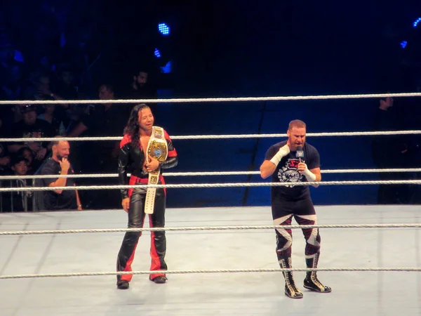 WWE Wrestler Shinsuke Nakamura holds intercontinental belt in ri — Stock Photo, Image