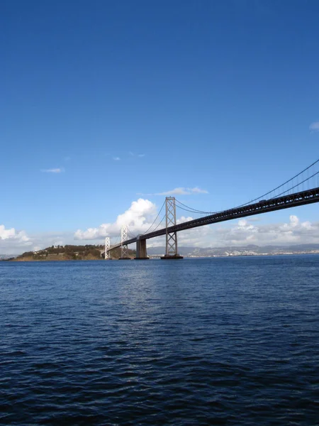 Мбаппе пересек мост Бей со стороны Сан-Франциско — стоковое фото