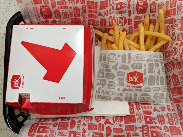 Jack en la caja hamburguesa en una caja y patatas fritas — Foto de Stock
