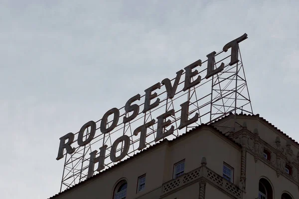 Neon sign of famous historic Roosevelt Hotel — Stock Photo, Image