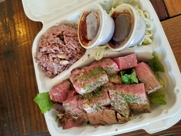 Prime Rib Aju Και Spicy Sauce Ρύζι Πλαστικό Δοχείο — Φωτογραφία Αρχείου