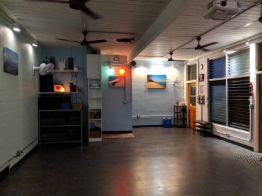 Honolulu - 15 Nisan 2018: Honolulu, Hawaii 'deki Hikina Yoga Stüdyosu.