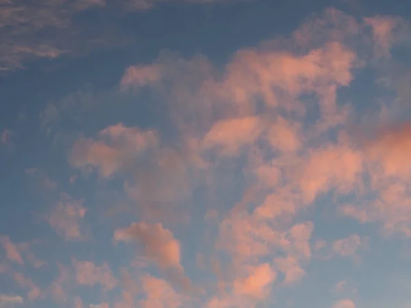 Orange Red Fluffy Clouds Blue Sky Dusk Oahu Hawaii — Stock Photo, Image