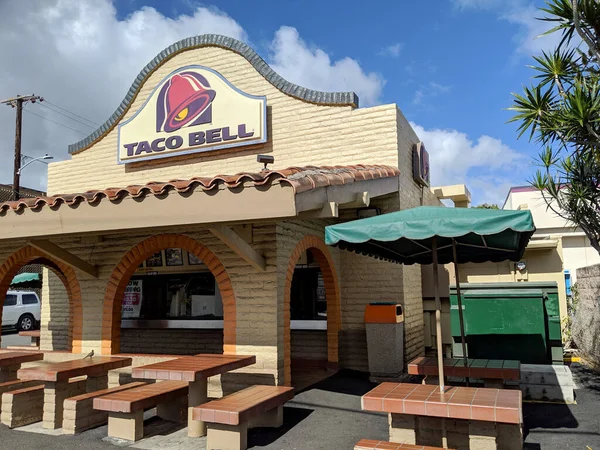 Honolulu Abril 2019 Restaurante Taco Bell Mesas Aire Libre Kapalulu —  Fotos de Stock