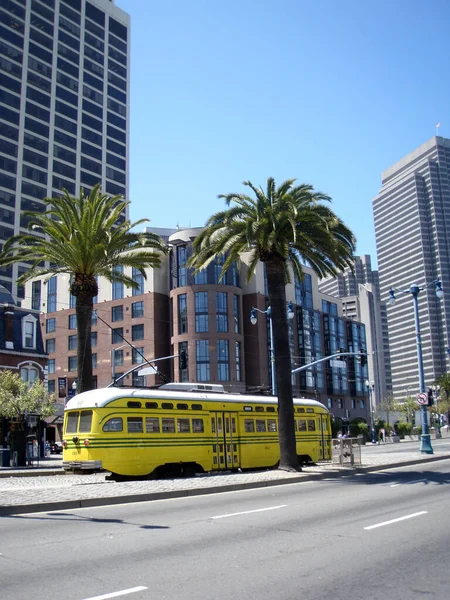 San Francisco April 2009 Yellow Historic Streetcar Line Muni Train — Stock Photo, Image