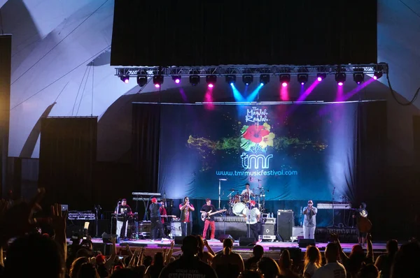 Вайкики Оаху Февраля 2013 Года Группа Играет Сцене Mayjah Rayjah — стоковое фото
