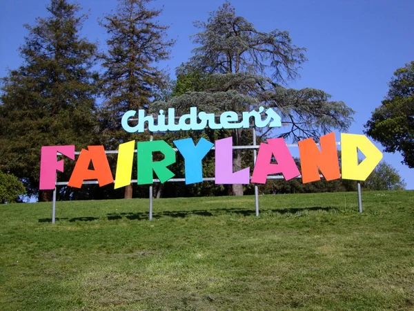 Oakland April 2010 Barnens Älvland Skylt Children Fairyland Usa Nöjespark Stockfoto