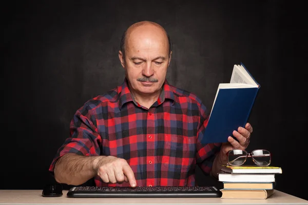 Hemundervisning online på pensionering — Stockfoto