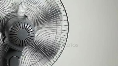 Hızla esen fan. Klima Oda sıcak yaz aylarında soğur.