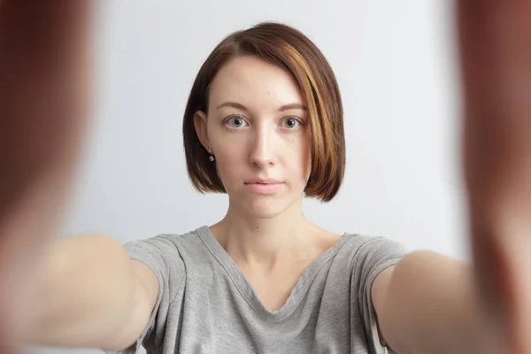 Menina adolescente fazendo selfie — Fotografia de Stock