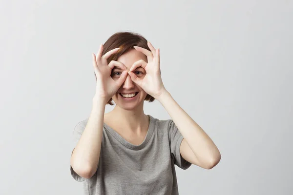 Girl holding fingers near eyes — Stock Photo, Image