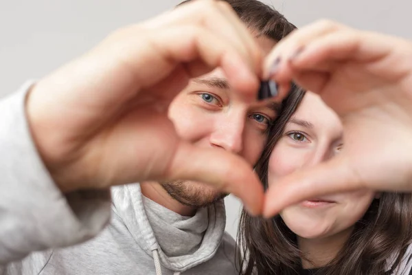 Man and woman holding hands — Stock Photo, Image