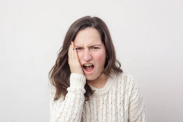 Girl suffering from  toothache — Stock Photo, Image