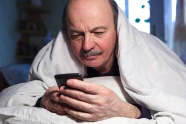 Telefondaki sağlıklı bir uyku yerine karşılık gelen