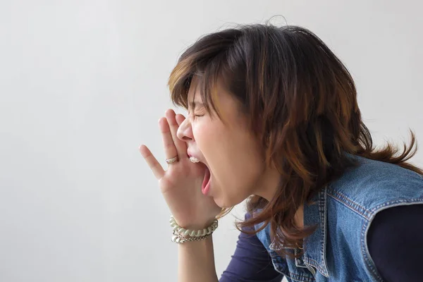 Menina asiática gritando — Fotografia de Stock